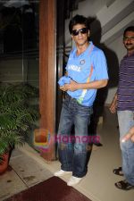 Shahrukh Khan at SRK_s cricket screening in Mannat on 30th March 2011 (3).JPG
